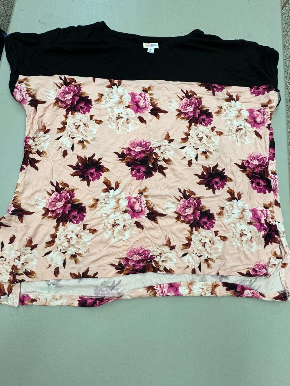 LuLaRoe beige Top with Pink Flowers & Black Yoke & side slits very pretty shirt